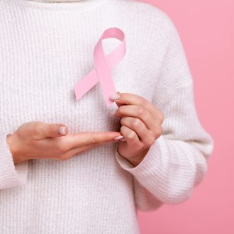 乳がんは身近な病気
セルフチェックと検診で早期発見を