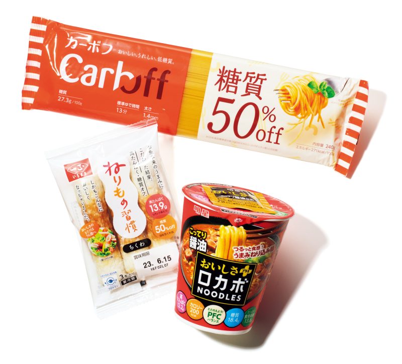 小腹を満たすのにぴったり　（上）Carboff® ロングパスタ 240g ￥440（編集部調べ）／はごろもフーズ　（右下）明星 ロカボNOODLES おいしさプラス こってり醤油 60g（めん 40g） ￥255／明星食品　（左下）ねりもの習慣 ちくわ 3本 ￥235／いちまさ