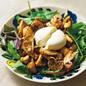 【動画あり】
ドレッシングを作って、ただ、和えるだけ！
「マッシュルームとブッラータのサラダ」