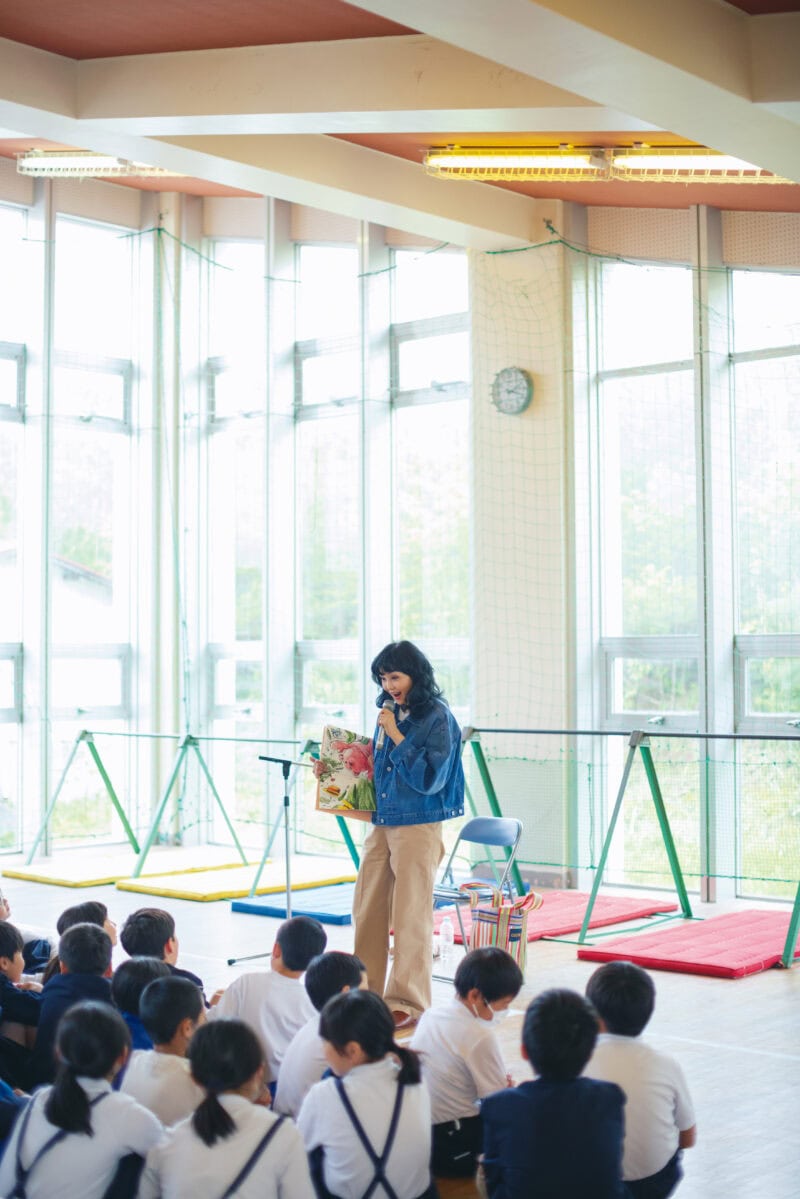 果歩さんが「みんなはどんなときに抱っこしてほしい？」と尋ねると、小学生から「ぜったいしてほしくない！」という答えが。