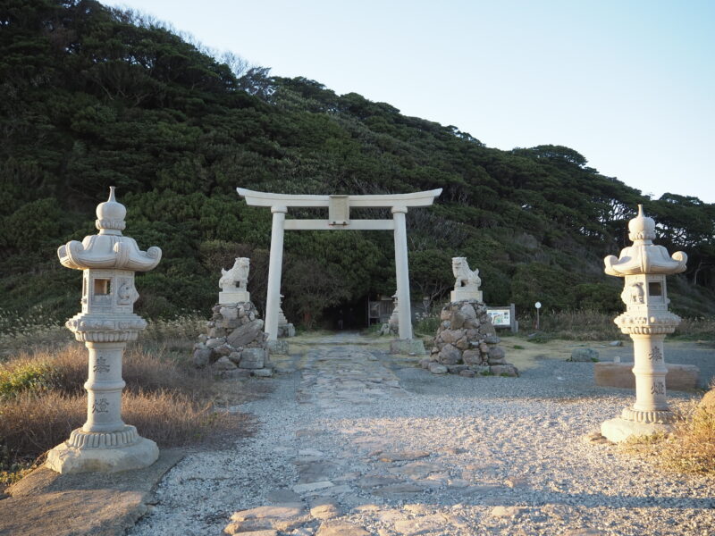 雄島の入り口に立つ鳥居