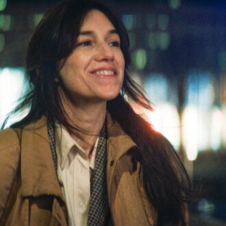 シャルロット・ゲンズブール主演『午前4時にパリの夜は明ける』©2021 NORD-OUEST FILMS – ARTE FRANCE CINÉMA