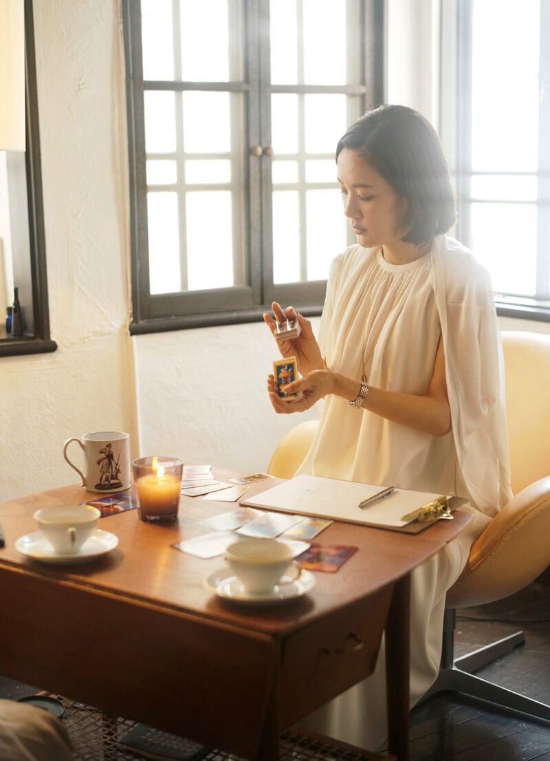 モデル・山 葉子さんに聞く 自分の感情、感覚、思考を求めてたどり着いた「今」 タロット・カウンセラーとしても活躍