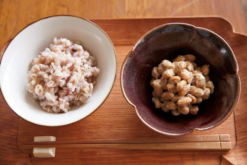 栄養豊富な五穀米や納豆を食べるだけでも発酵性食物繊維をたっぷりとることができます。