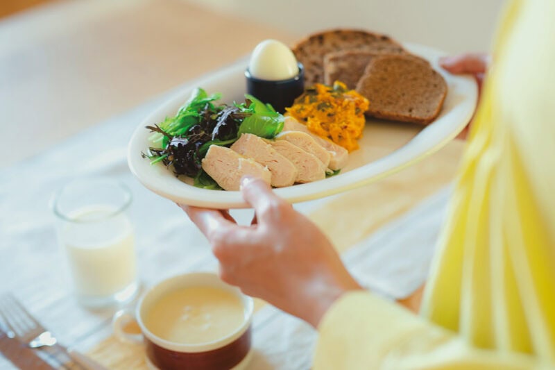 07:30　たんぱく質たっぷりの朝食を