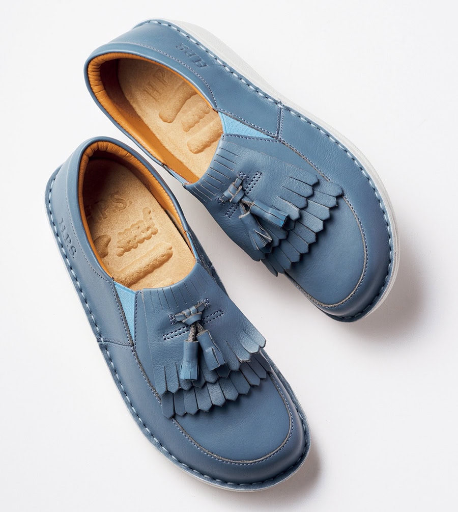 シューズ〔4㎝〕¥30,800 ／エッチ・ピー・エス