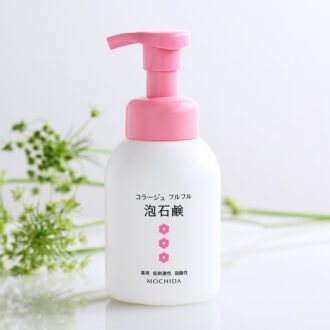 【コラージュフルフル 泡石鹸】
デリケートゾーンを考えたこだわり処方
製薬会社グループのロングセラー※泡石鹸
