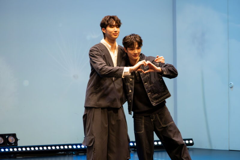 台湾BL『看見愛（カンジエンアイ）〜See Your Love』メインカップルを演じたジン・ユンとライデン・リン。（写真はファンミーティング開催時のもの）