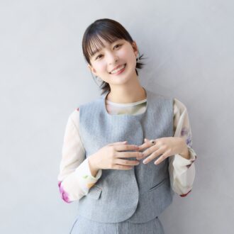 【芳根京子さんインタビュー 】「公演中は“母のお弁当”が心の支えに」