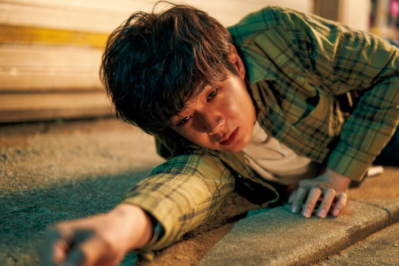 Netflixシリーズ『殺人者のパラドックス』独占配信中 『殺人者のパラドックス』 大学生が偶発的に犯した殺人から始まるサスペンスドラマ。正義とは何か、善悪の境界線はどこにあるのか、倫理観を問う作品