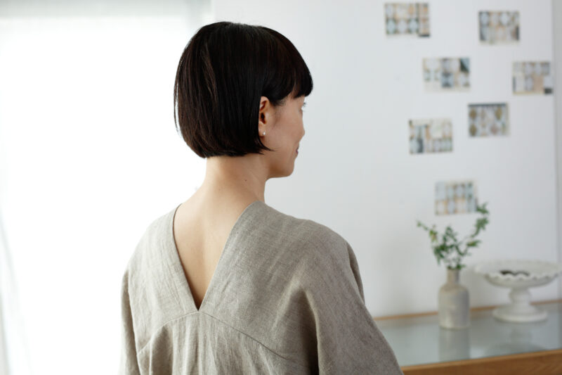 大人の肌見せ