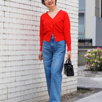 【スナップ】50代のデニムコーデをチェック！ ヘルシーな肌見せであか抜け