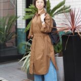 【スナップ】「ユニクロ」の新作ワンピとワイドデニムをレイヤード！ ご褒美アクセで大人の魅力がキラリ