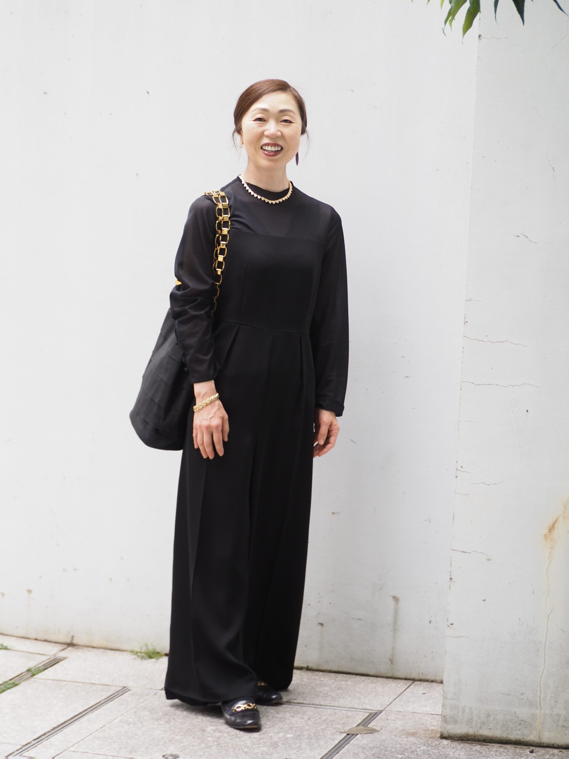 50代のオールブラックコーデ