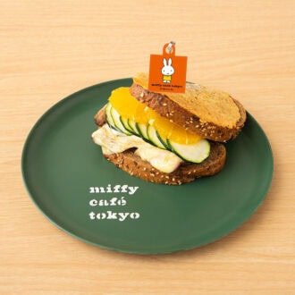 ゴーダチーズとグリルドチキンのサンドイッチ　1390円（税込）