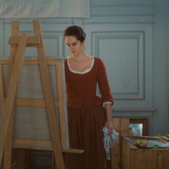 画家のマリアンヌ役を演じたノエミ・メルラン。『燃ゆる女の肖像』© 2019 Lilies Films / Hold-Up Films & Productions / Arte France Cinéma