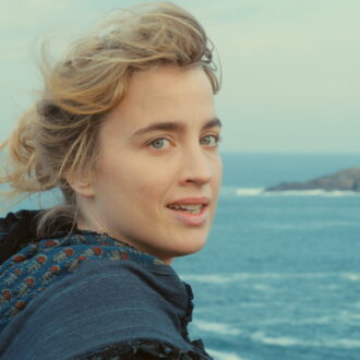 『燃ゆる女の肖像』でエロイーズ役を演じたアデル・エネル。© 2019 Lilies Films / Hold-Up Films & Productions / Arte France Cinéma