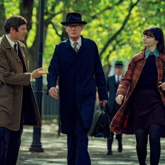 〈Netflix〉 『JOY：奇跡が生まれたとき』 監督：ベン・テイラー 出演：トーマシン・マッケンジー、ジェームズ・ノートン、 ビル・ナイ Netflix 映画『JOY：奇跡が生まれたとき』 独占配信中