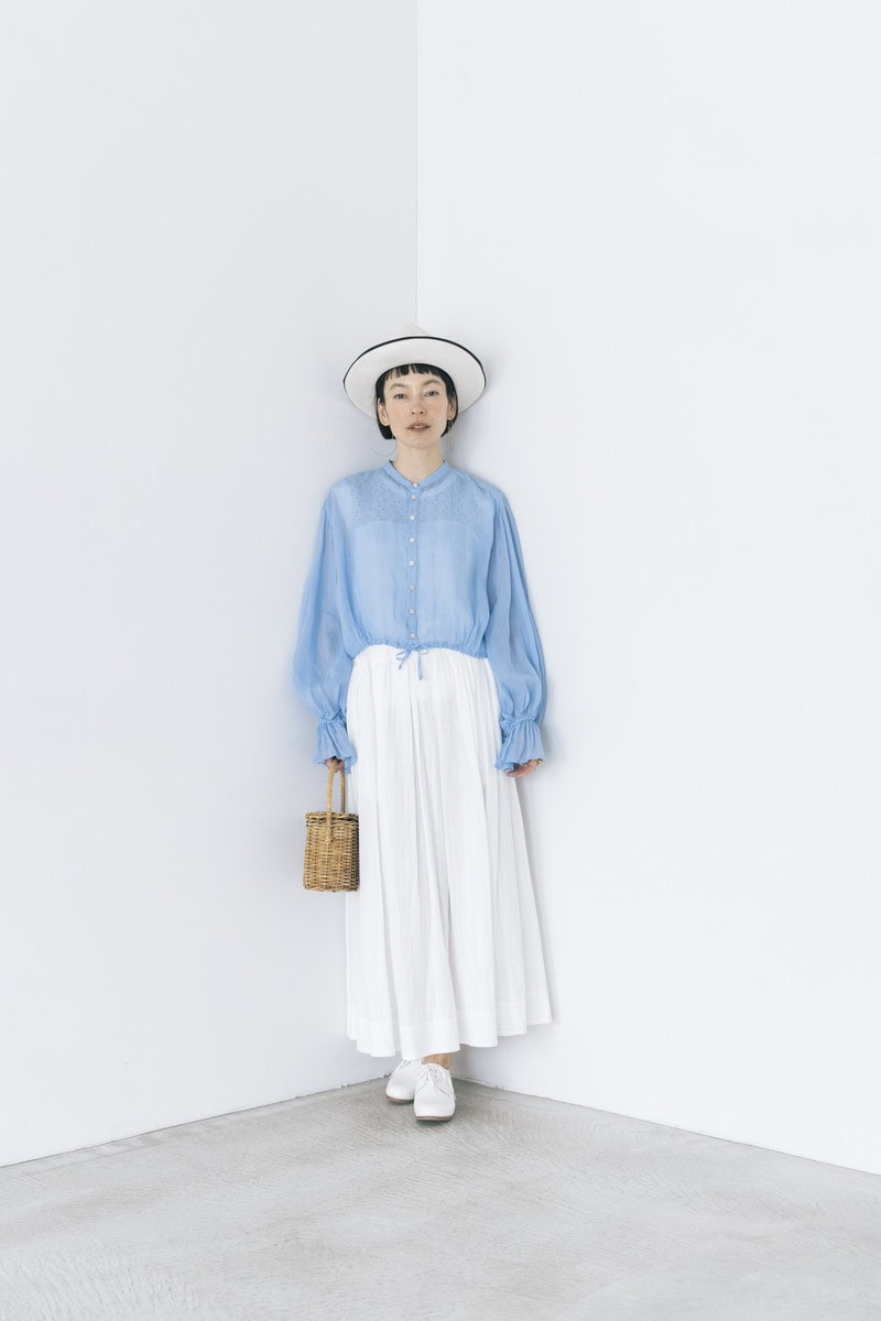フリル×メンズライクなハットの甘辛バランスが絶妙！