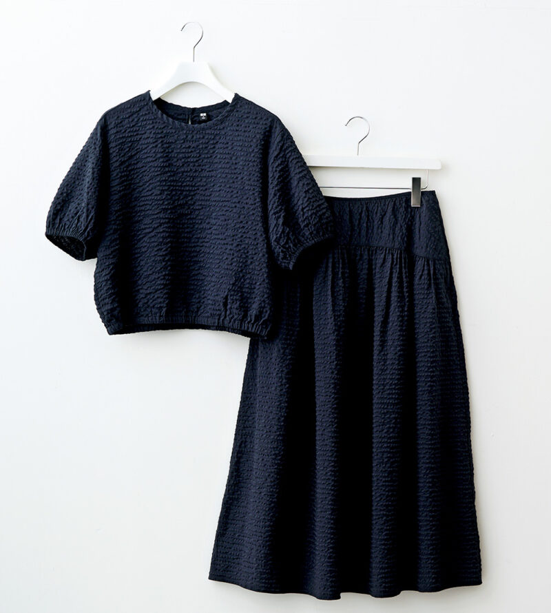 UNIQLO シアサッカーブラウス/半袖 シアサッカーボリュームスカート ¥2,990 〔ブラウス〕 ¥3,990 〔スカート〕
