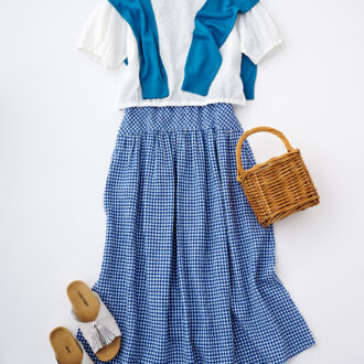 UVカットカーディガン¥2,990 ／ユニクロ、カゴ＆靴／スタイリスト私物