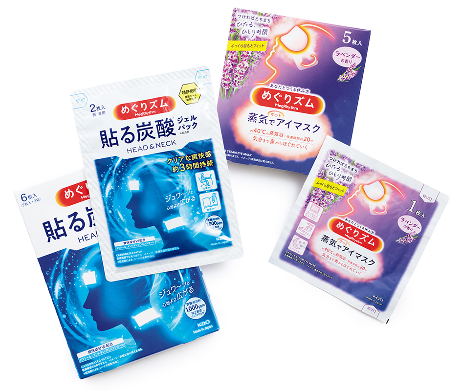 〈右から〉めぐりズム蒸気でホットアイマスク ラベンダーの香り（5枚入）￥575、めぐりズム 貼る炭酸ジェルパック HEAD&NECK（6枚入）￥693（ともに編集部調べ）／花王