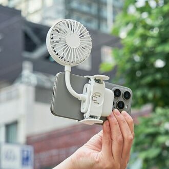 コンパクトで持ち歩きやすい、スマホも挟める薄型クリップファン