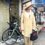 【スナップ】京都の日常になじむフォークロアスタイルは、アクセサリーが主役