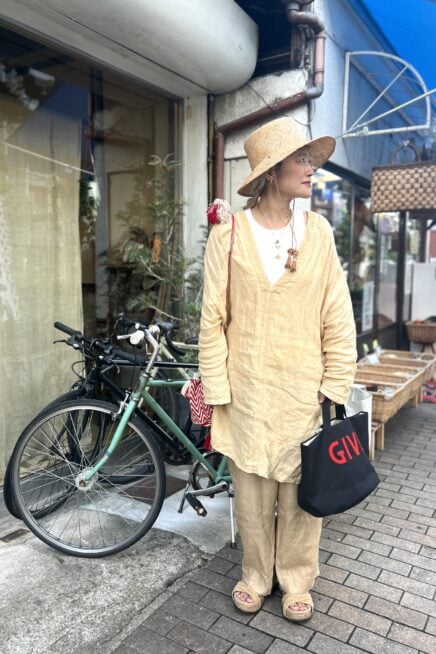 【スナップ】京都の日常になじむフォークロアスタイルは、アクセサリーが主役