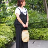 【スナップ】50代のレイヤードコーデを拝見！ 「ビスチェ」と「Tシャツ」で夏の装いをもっと楽しく