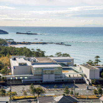 神奈川県立近代美術館 葉山 三浦郡葉山町一色2208 -1 046 -875 -2800 〔営〕9 :30 ～ 17 :00（入場は16 :30まで） 〔休〕月（祝日及び振替休日の場合は開館）、年末年始、展示替期間