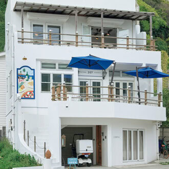 トラットリア ピッツェリア ２０７ 葉山本店 三浦郡葉山町一色2389 -6 ☎︎ 046 -815 -1811 〔営〕平日／ランチ11:30～15:00（14:30 L.O）、 ディナー17 :30 ～21 :30（20 :30 L.O）、 土日祝／ 11 :30 ～21 :30（20 :30 L.O） 〔休〕水、火不定休あり