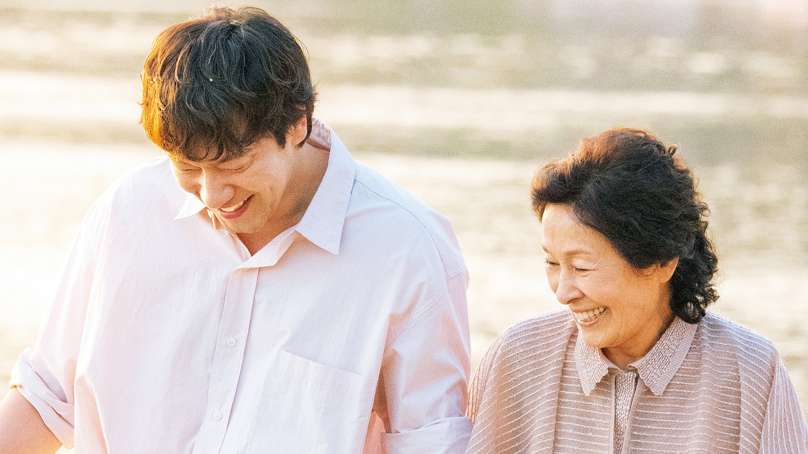 〈Netflix〉 『君は天国でも美しい』 監督：キム・ソギュン 出演：ソン・ソック、キム・ヘジャ Netflixシリーズ『君は天国でも美しい』 独占配信中