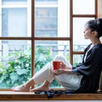 【50代のこよみ養生 Vol.31】梅雨の不調を防ぐために見直すべき8つの生活習慣
