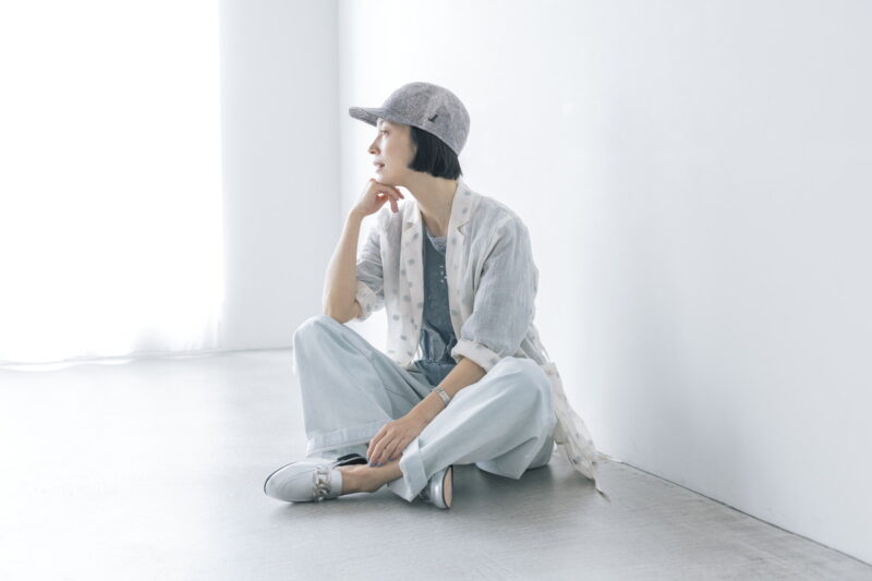シアージャケットと合わせて“旬”度をアップ