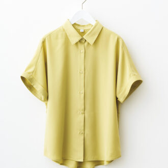 50代が【GUで指名買い】すべきこの1着
汗ばむ季節に負担なく着られるシャツ