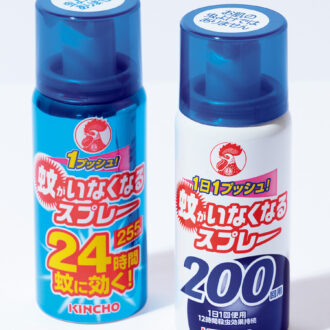 蚊がいなくなるスプレー（255回 24時間用）￥1,680、￥1,280（200回 12時間用）（ともに編集部調べ）ともにKINCHOお客様相談室※防除用医薬部外品。直射日光のあたる場所、40℃以上になる場所、夏場の車中での保管はNG