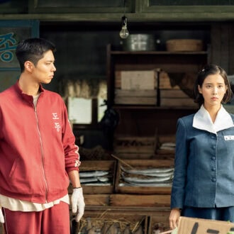 〈Netflix〉 『おつかれさま』 監督：キム・ウォンソク 出演：IU、パク・ボゴム、ムン・ソリ、パク・ヘジュン、キム・ヨンリム、ナ・ムニ 『おつかれさま』Netflixにて独占配信中