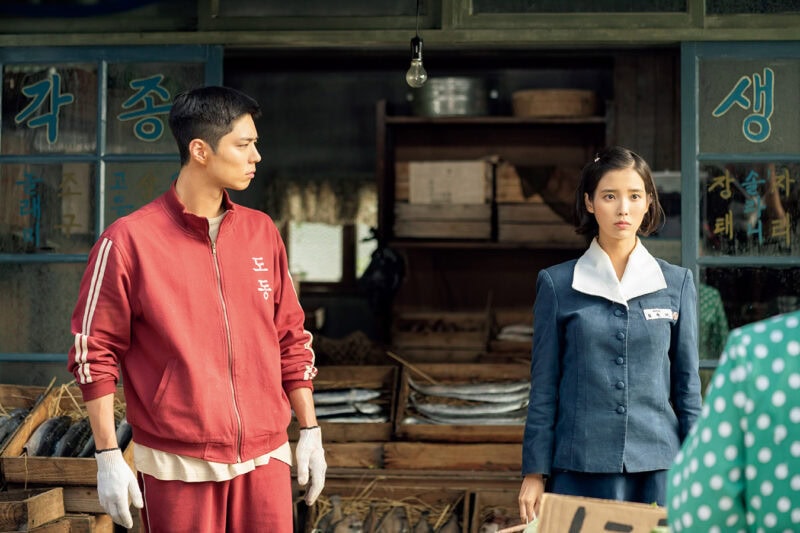 〈Netflix〉 『おつかれさま』 監督：キム・ウォンソク 出演：IU、パク・ボゴム、ムン・ソリ、パク・ヘジュン、キム・ヨンリム、ナ・ムニ 『おつかれさま』Netflixにて独占配信中