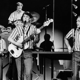 夏の楽曲のスタンダード「サーフィン・U.S.A.」などをヒットさせたビーチ・ボーイズ。『ブライアン・ウィルソン／約束の旅路』© 2021 Texas Pet Sounds Productions, LLC