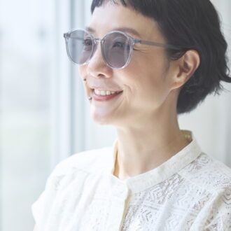 紫外線対策は肌だけじゃ足りない！ 50代女性が今すぐサングラスをかけるべき納得の理由。医師が教える疲労と老化を防ぐ選び方