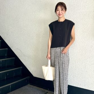 【大阪スナップ】「ZARA」のトロミ素材オールインワンを繊細ジュエリーの重ね付けで格上げ！