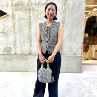 【大阪スナップ】ラメグリッターのサマーニットが際立つ、灼熱の日差しに負けないコーデ