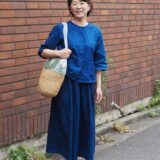 【スナップ】藍染セットアップにくぎ付け♡ 「ミナ ペルホネン」×かごバッグのアレンジ小物にもご注目