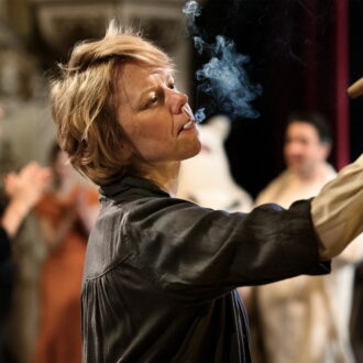 芸術に、男性や女性との恋愛に、情熱的に生きたトーベ。『TOVE／トーベ』© 2020 Helsinki-filmi, all rights reserved
