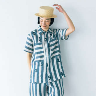 シャツ￥12,900、ショートパンツ￥8,800、帽子￥8,690／すべてソウ・ソウ