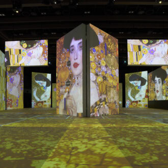 【黄金世界を旅する】心震える没入型体験展示「クリムト・アライブ」で麗しい官能美の世界へ