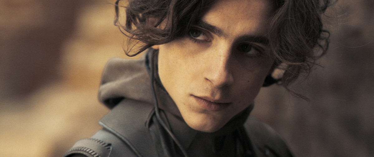 救世主となるポールを演じるのはティモシー・シャラメ。『DUNE／デューン 砂の惑星』© 2021 Legendary and Warner Bros. Ent. All Rights Reserved