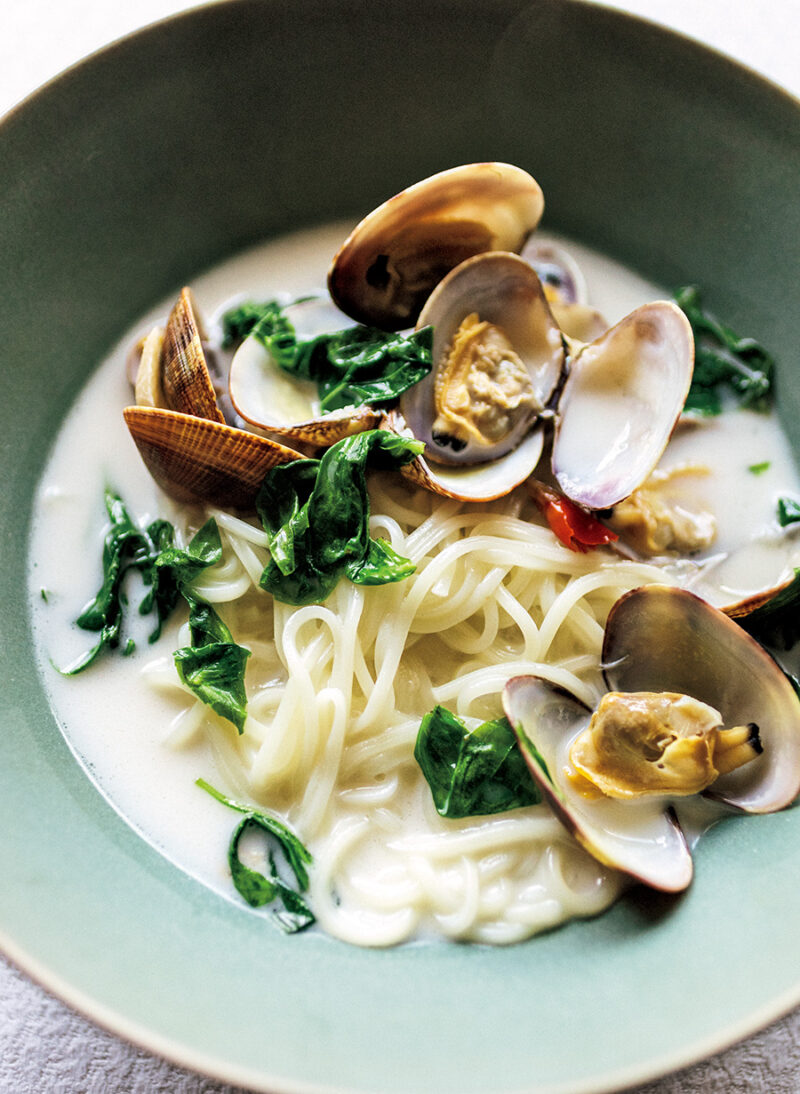 あさりのバジルココナッツミルク麺