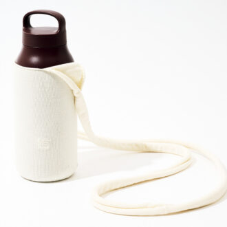 FUTOボトルスリングバッグ¥3,080、ウォータータンブラー（550mL）¥3,850／ともにキントー